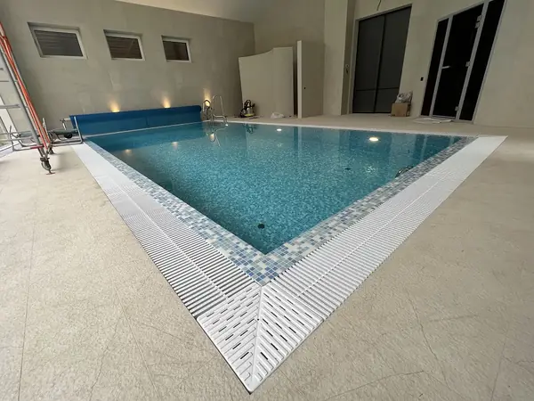 Бассейн в частном доме