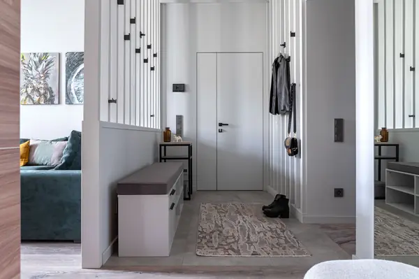 КВАРТИРА С ЯРКИМИ АКЦЕНТАМИ В СТАРОМ ФОНДЕ