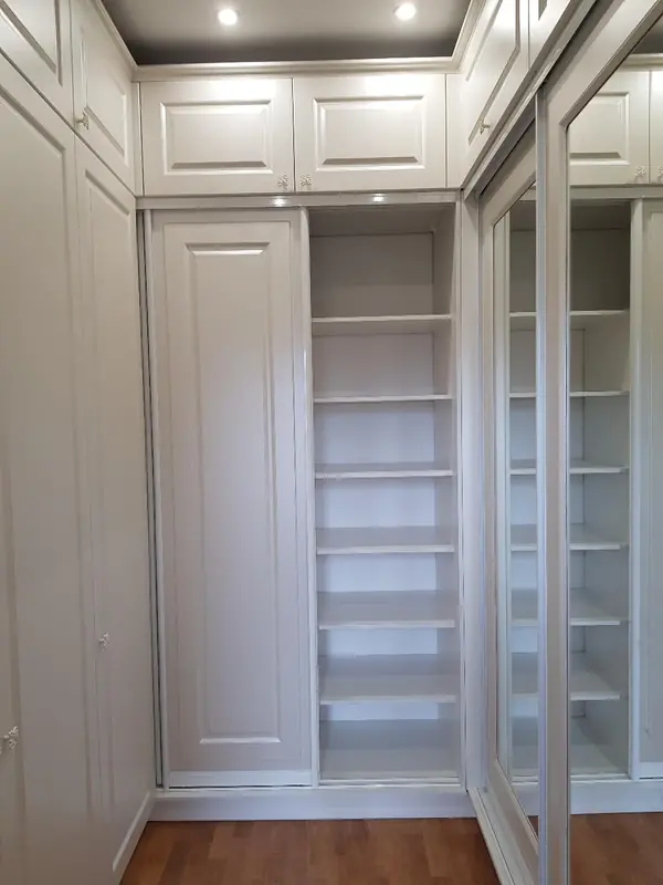 Гардеробная в частном доме.