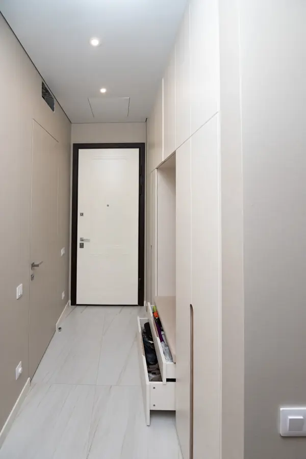 Гардероб и шкаф в прихожую в минималистичном стиле