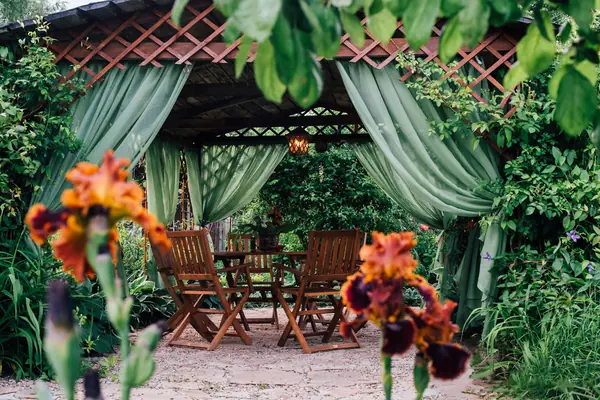 Майский махагон