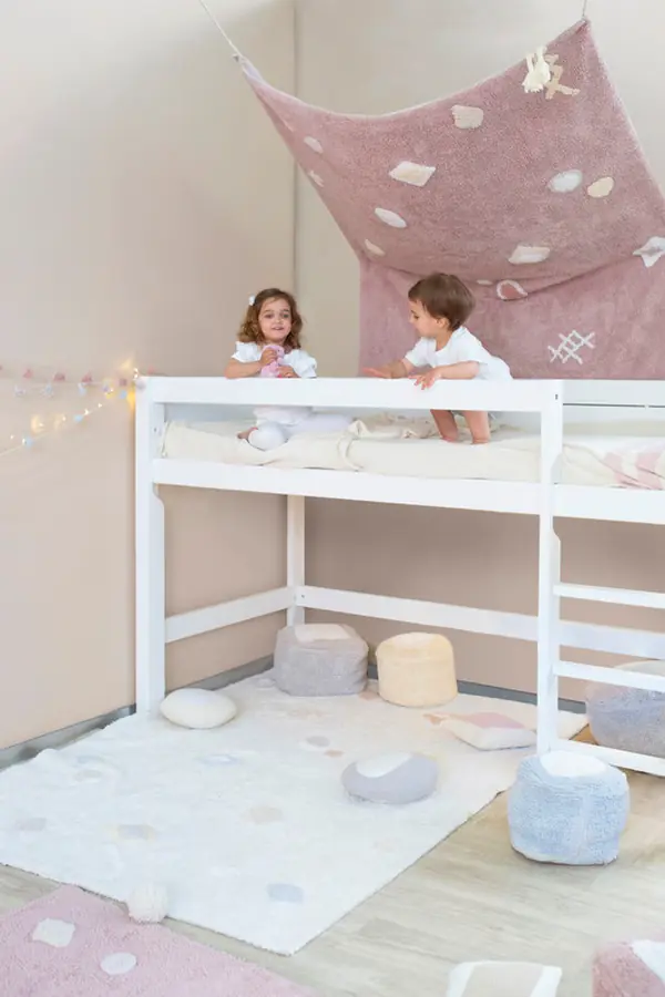 Интерьер детской с ковром Kim, Noah