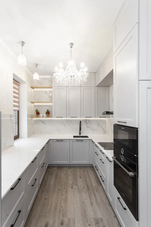 Кухня в стиле современная классика у моря