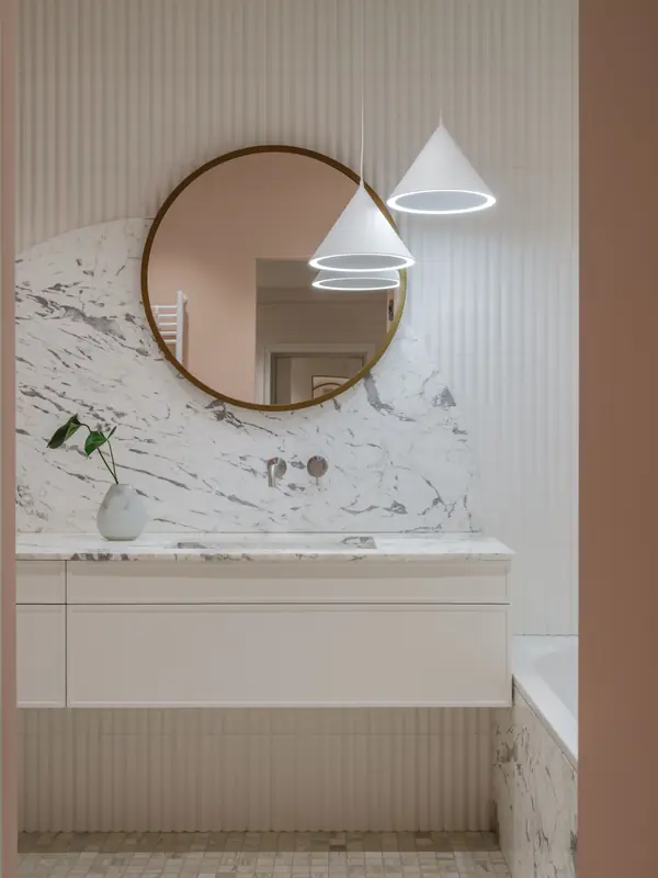 Французское настроение и мотивы шинуазри: семейная квартира