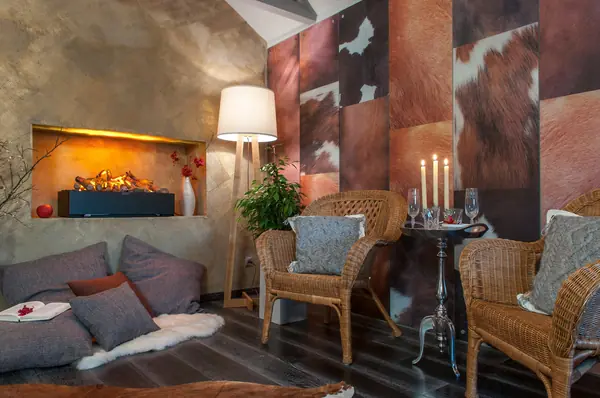 Яркие стены