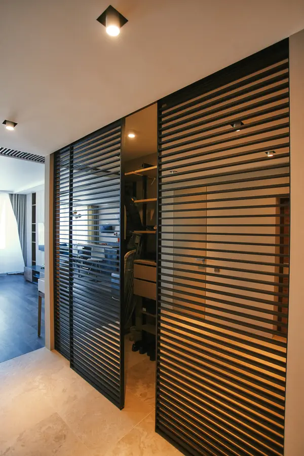 Подвесные двери raumplus с накладными разделителями S1200 Air