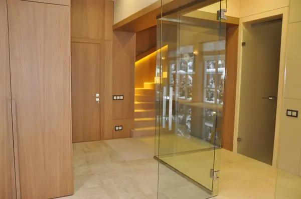 Душевые и стеклянные перегородки на фурнитуре MWE Германия