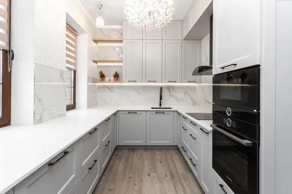 Кухня в стиле современная классика у моря