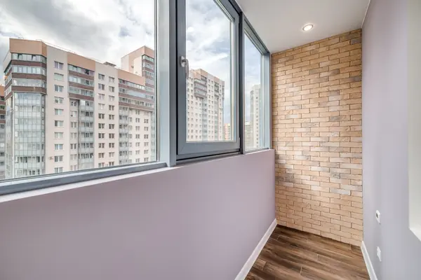 Спальня яркая  для молодой семьи