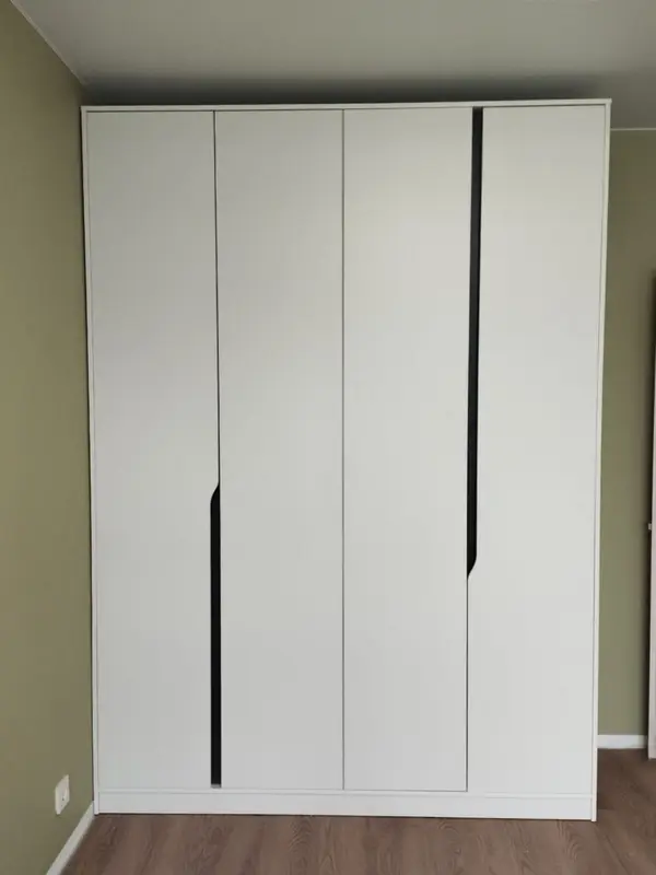 Распашные шкафы