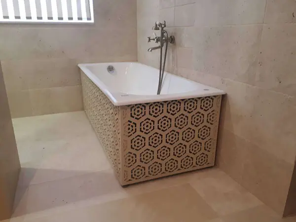 Ограждение ванной квартиры