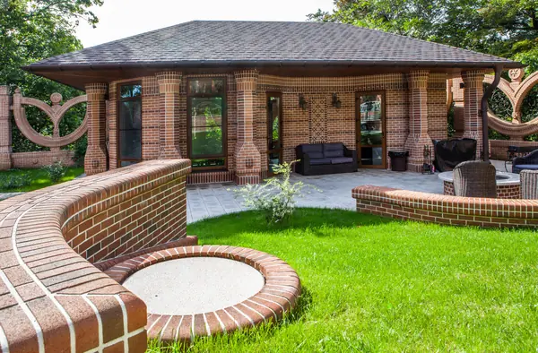 Беседка из кирпича