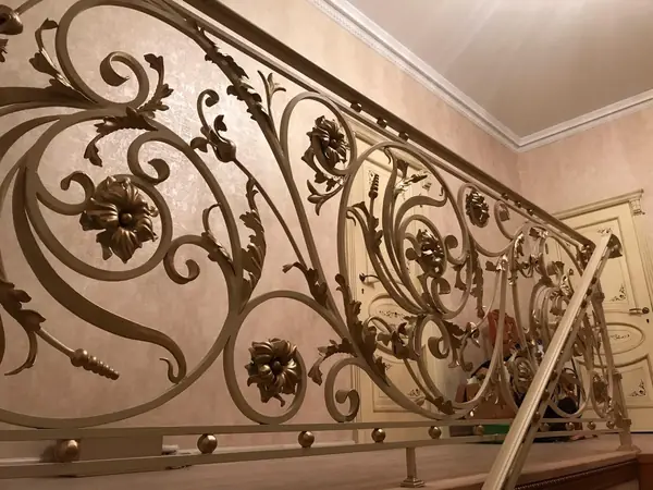 Кованые ограждения в доме.