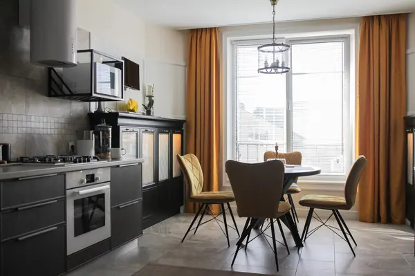 С акцентом на цвет