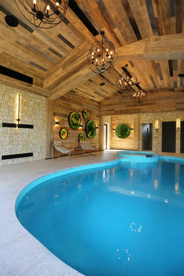 Бассейн в стиле гранж