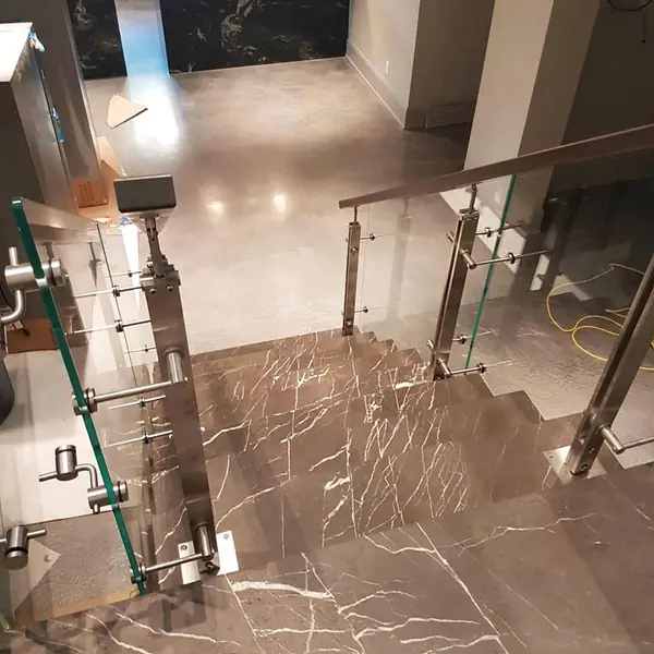 Нержавеющие лестничные ограждения со стеклом