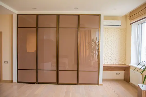 Квартира г. Киев ул. Молдавская 140 м кв.