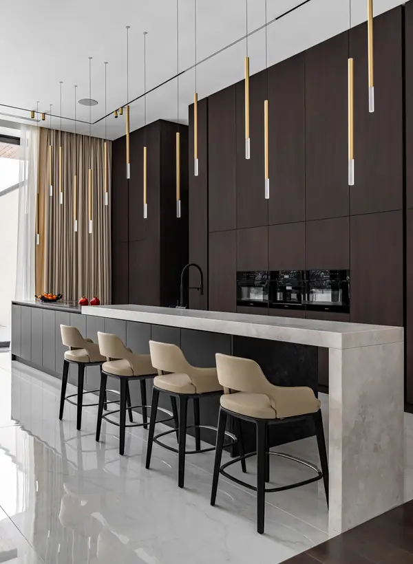 Двухэтажный загородный дом в современном стиле с глиняными акцентами