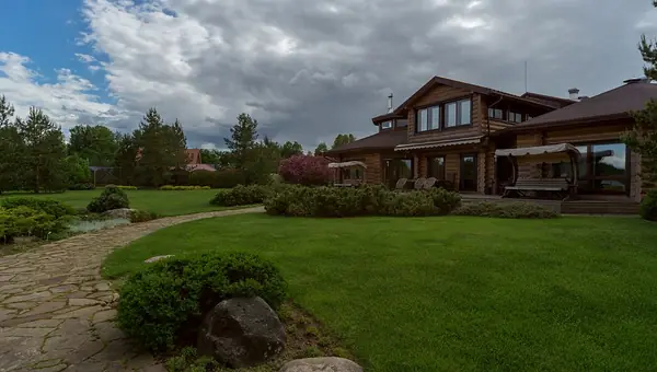 Участок на берегу реки