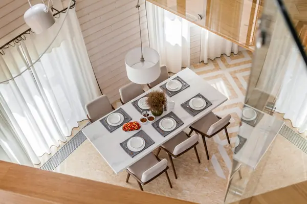 Купольный дом у воды