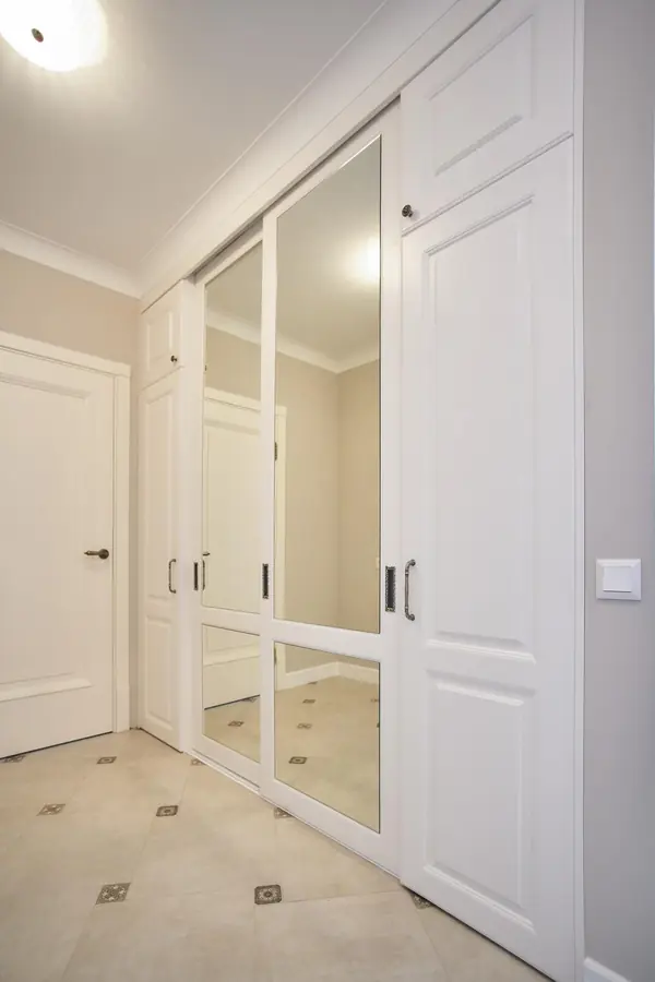 Раздвижные двери-купе raumplus для гардеробной