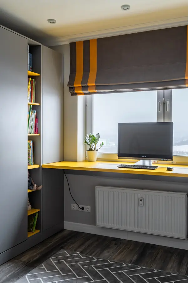 Классическая белая кухня с акцентным фартуком