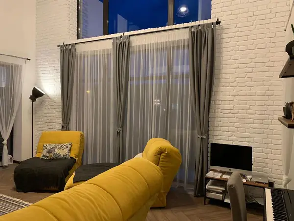 Декоративный кирпич БауЭко Bianko в интерьере гостиной