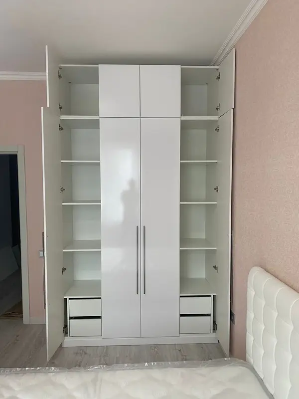 Распашные шкафы