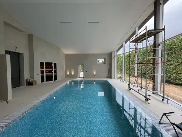 Бассейн в частном доме