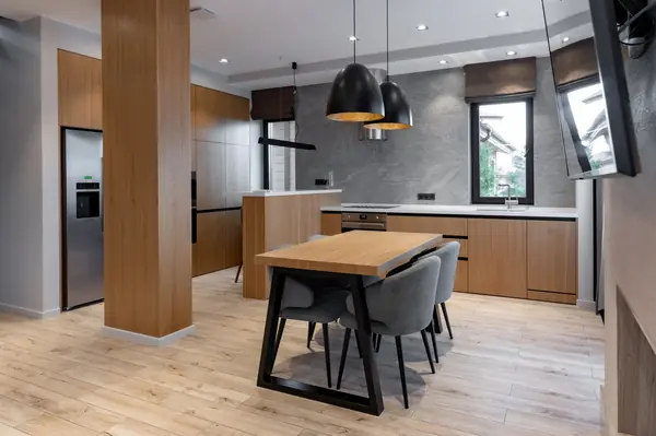 Кухня с фасадами из натурального шпона дуба