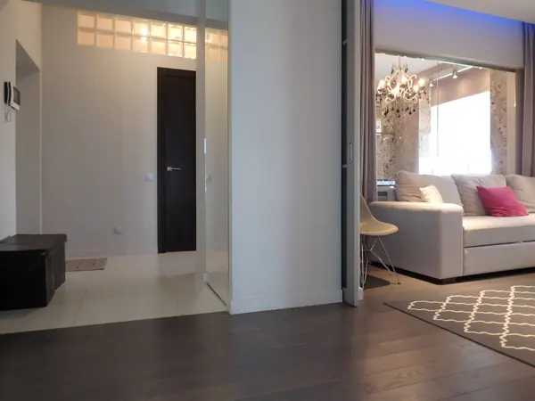 Двухкомнатная квартиры со стеклянной перегородкой на Овчинниковской набережной