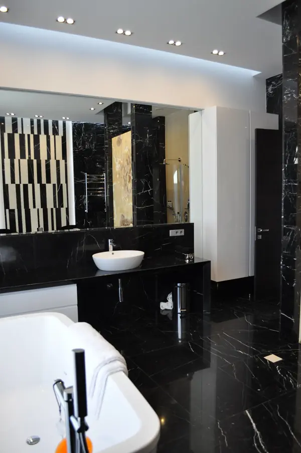 Nero Marquina, Bianco Perlino