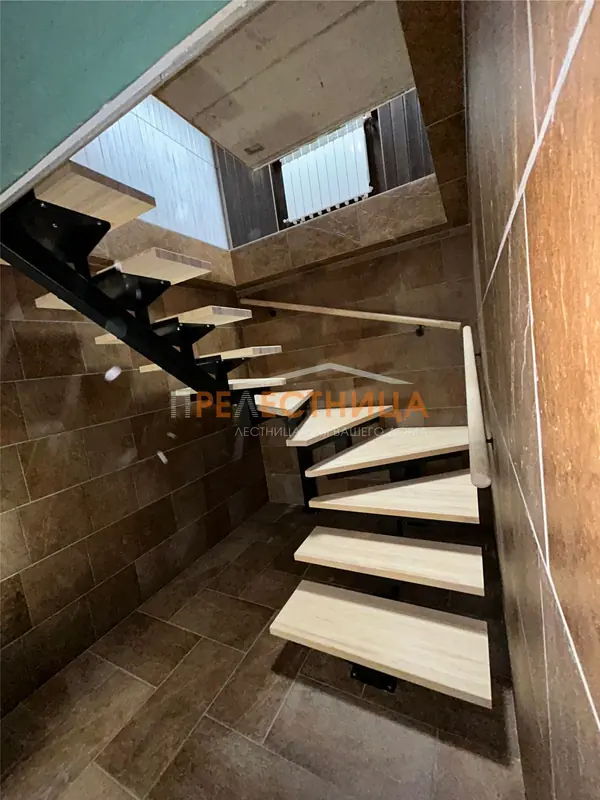 П-образная лестница на центральном косоуре Ассоль-58