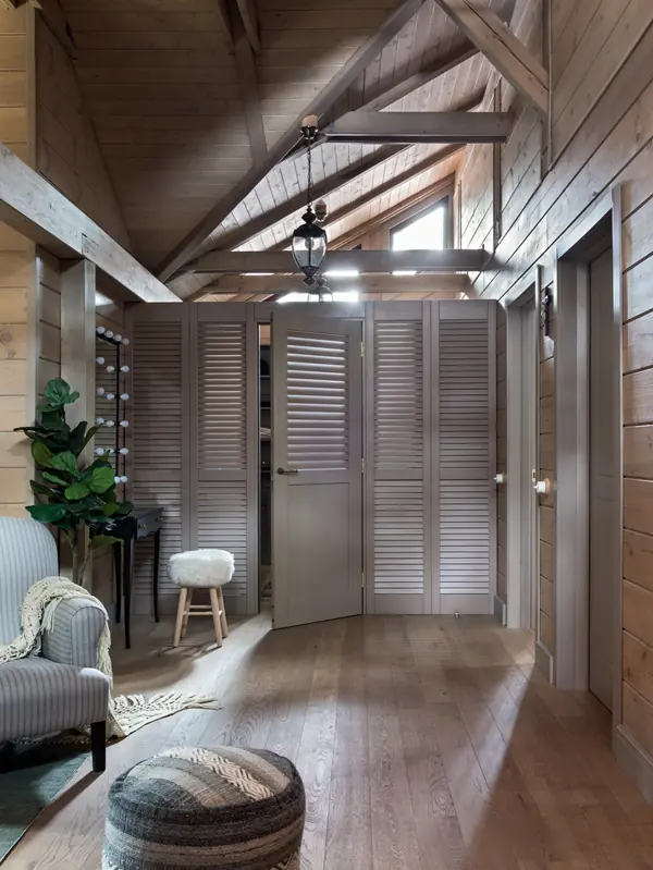 Дом в соснах