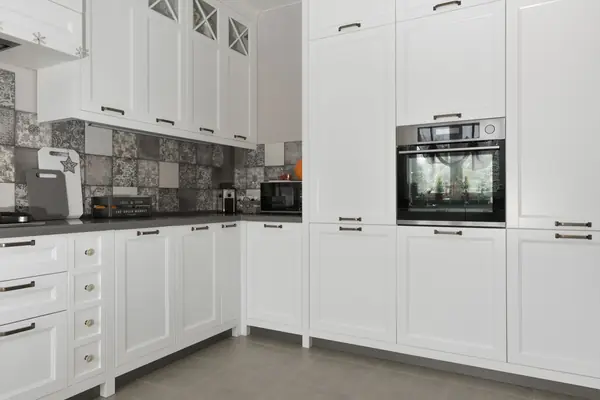 Кухня в загородный дом в скандинавском стиле