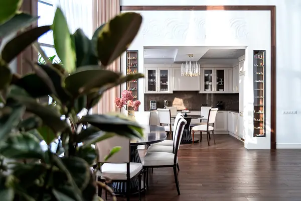 Белый, холодный, бразильский кофе