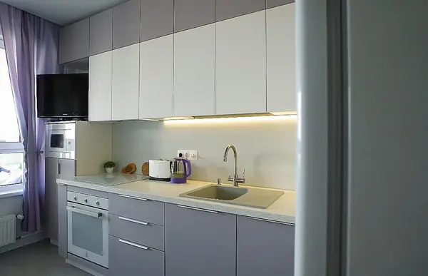 Кухонный гарнитур в лавандовом цвете от дизайнера