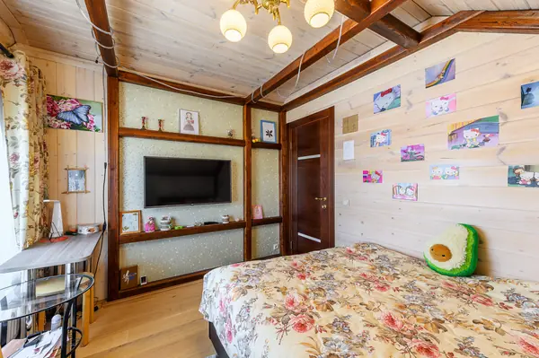 отделка дома из оцилиндрованного бревна