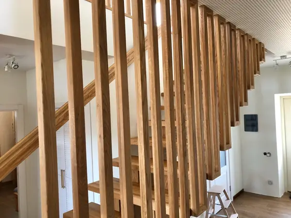 Лестница из массива дуба.