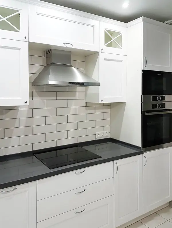 Белоснежная кухня из бука