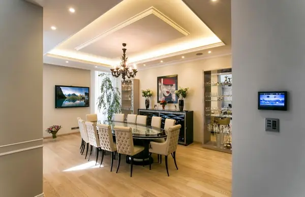 Трехэтажный дом