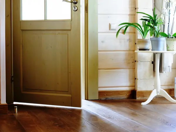 Паркетная доска из массива дуба Tantum Quercus в интерьере (загородный дом)