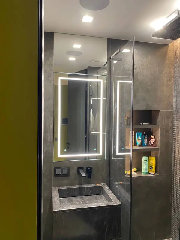 Зеркальный шкафчик.