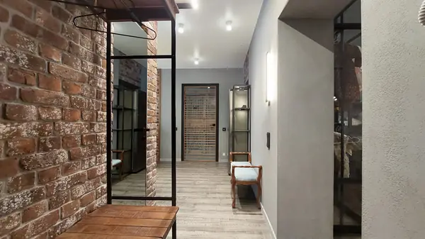 Лофт в квартире фотографа: кухня и холл, 103 кв. м.