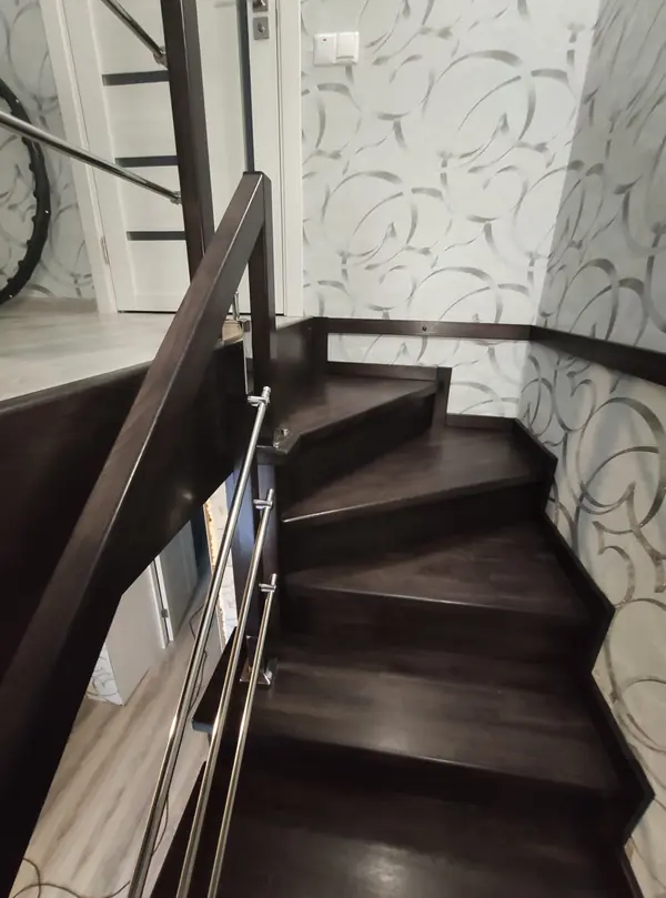 Обшивка металлического каркаса дубом, Графское