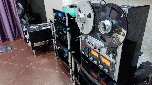 Интерьерное решение. Улучшение аудио-видео системы в готовом помещении.