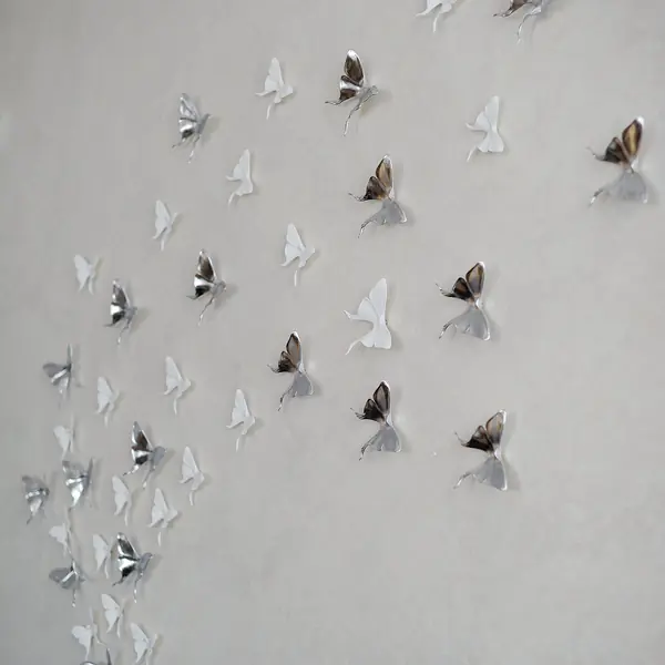 Декор на стене