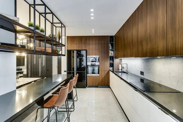 Фото реализации проекта "Квартира в доме с часами"