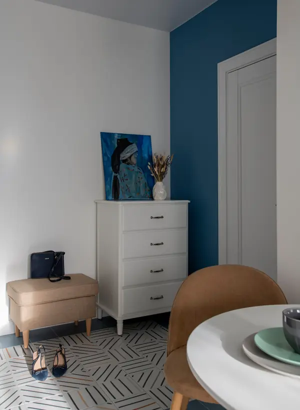 Квартира с акцентами и зеркальной дверью