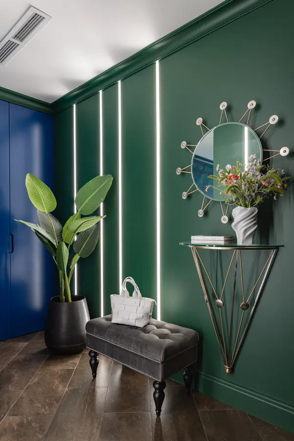 Интерьер квартиры в сочных оттенках с текстилем от Pierre Frey